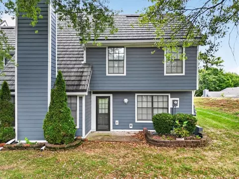 Exterior - 253 NEdgewater Dr, Lees Summit, MO 64064 photo 9 of 10