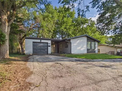 Exterior - 12206 E 47th St, Independence, MO 64055 photo 2 of 7