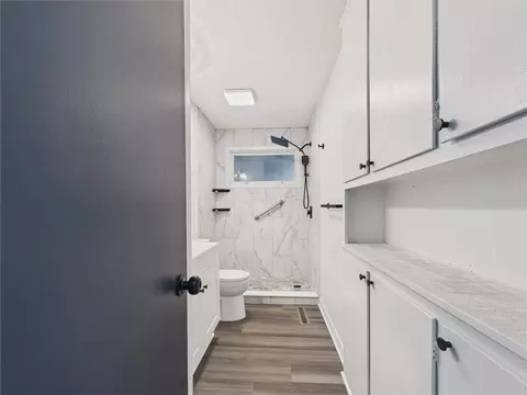 Bath - 12206 E 47th St, Independence, MO 64055 photo 1 of 3