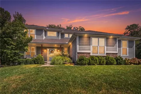 433 N Winnebago Dr, Lake Winnebago, MO 64034