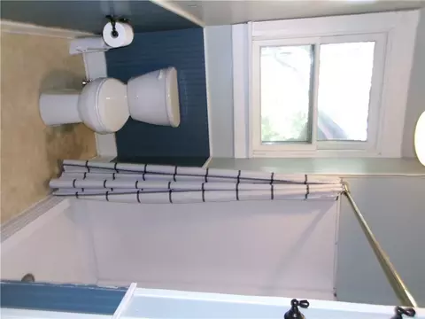 Bath - 526 N 5 St, Atchison, KS 66002 photo 6 of 7