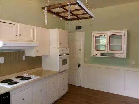 Kitchen - 526 N 5 St, Atchison, KS 66002 photo 2 of 3