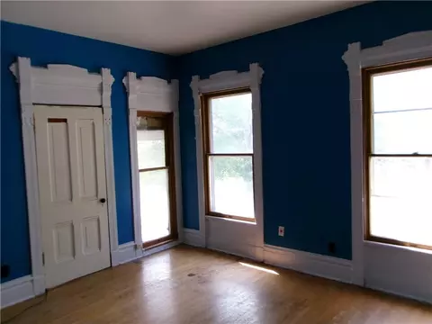 Bedroom - 526 N 5 St, Atchison, KS 66002 photo 4 of 5