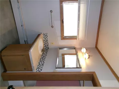 Bath - 526 N 5 St, Atchison, KS 66002 photo 3 of 7