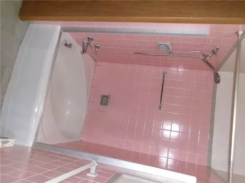 Bath - 526 N 5 St, Atchison, KS 66002 photo 4 of 7