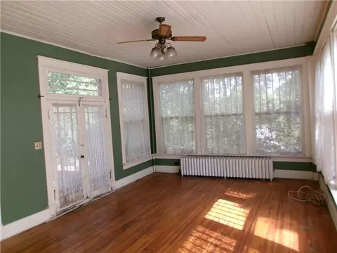 Living - 526 N 5 St, Atchison, KS 66002 photo 4 of 5