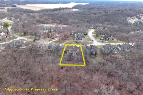View/Area - 1028 NE Moss Point Rd, Lees Summit, MO 64064 photo 4 of 10