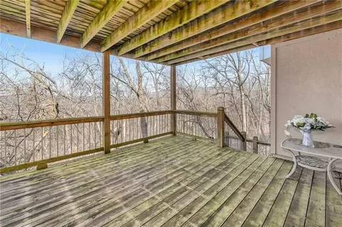 Exterior - 1028 NE Moss Point Rd, Lees Summit, MO 64064 photo 7 of 8