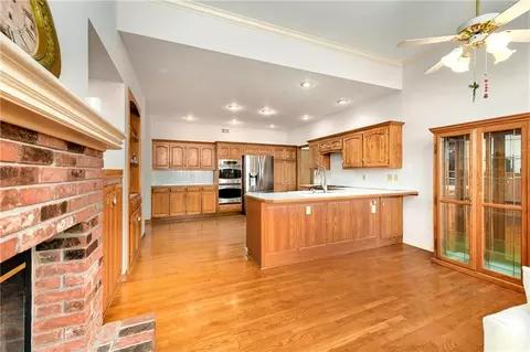 Kitchen - 1028 NE Moss Point Rd, Lees Summit, MO 64064 photo 8 of 8
