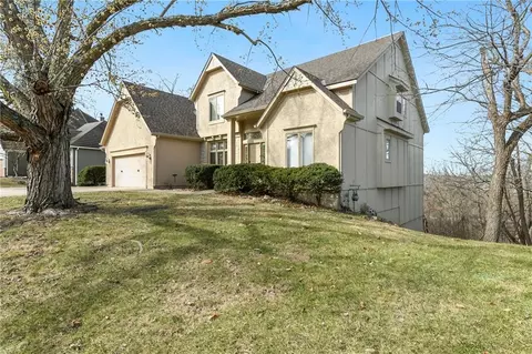 Exterior - 1028 NE Moss Point Rd, Lees Summit, MO 64064 photo 2 of 8