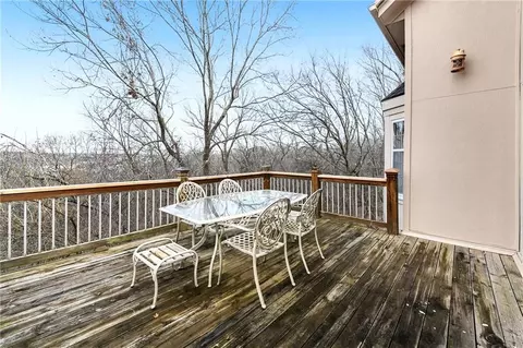 Exterior - 1028 NE Moss Point Rd, Lees Summit, MO 64064 photo 6 of 8