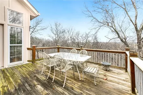 Exterior - 1028 NE Moss Point Rd, Lees Summit, MO 64064 photo 5 of 8