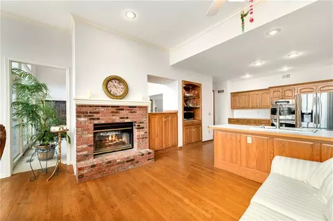 Kitchen - 1028 NE Moss Point Rd, Lees Summit, MO 64064 photo 7 of 8