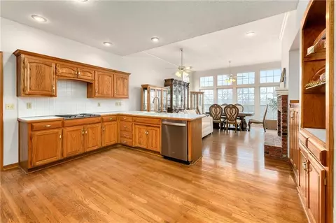 Kitchen - 1028 NE Moss Point Rd, Lees Summit, MO 64064 photo 6 of 8