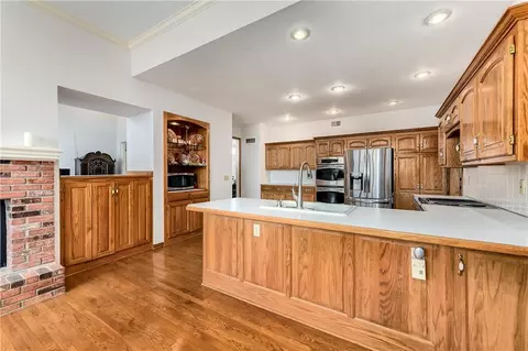Kitchen - 1028 NE Moss Point Rd, Lees Summit, MO 64064 photo 4 of 8