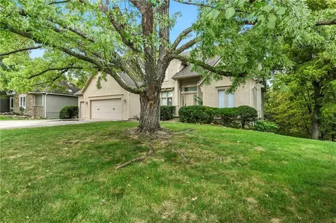 Exterior - 1028 NE Moss Point Rd, Lees Summit, MO 64064 photo 3 of 8