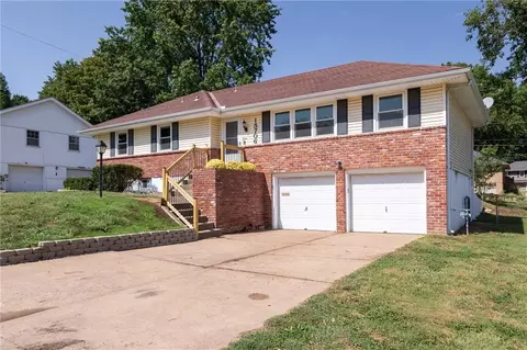 Exterior - 15706 E 44th Ter, Independence, MO 64055 photo 2 of 7