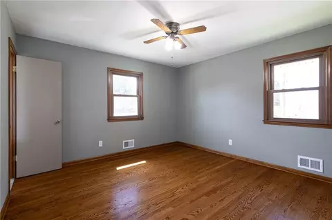 Bedroom - 15706 E 44th Ter, Independence, MO 64055 photo 4 of 4