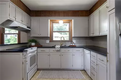 Kitchen - 15706 E 44th Ter, Independence, MO 64055 photo 1 of 5