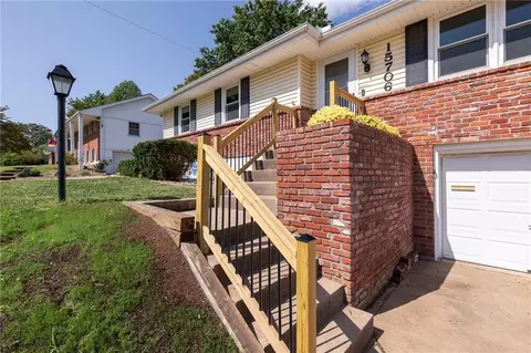 Exterior - 15706 E 44th Ter, Independence, MO 64055 photo 3 of 7