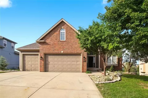 9424 N Hunter Ave, Kansas City, MO 64157