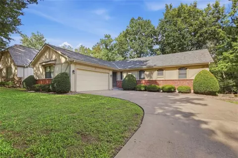 11901 Harrison Dr, Kansas City, MO 64146