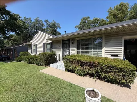 7914 W 86th St, Overland Park, KS 66212