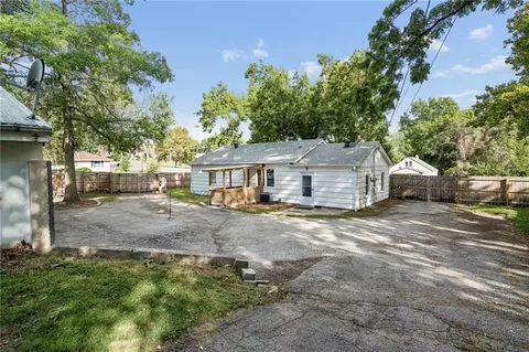 Exterior - 14601 E 39th St, Independence, MO 64055 photo 8 of 9