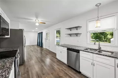 Entry Way - 14601 E 39th St, Independence, MO 64055 photo 1 of 2