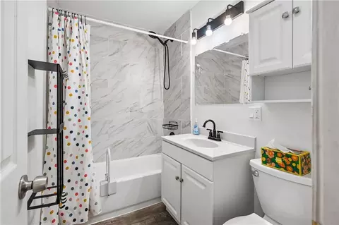 Bath - 14601 E 39th St, Independence, MO 64055 photo 2 of 5