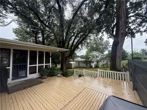 3822 Seneca St, Saint Joseph, MO 64507 photo 2