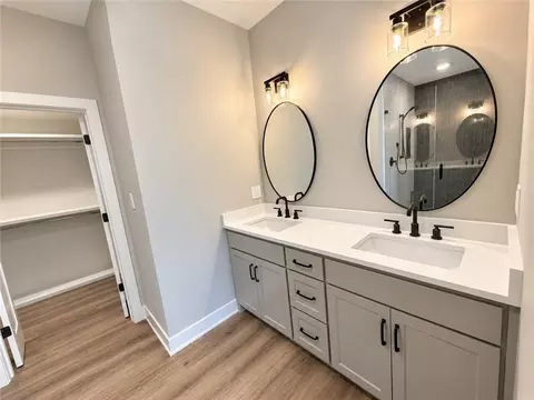 Bath - 12203 S Eagle Crest Dr, Lees Summit, MO 64086 photo 1 of 2