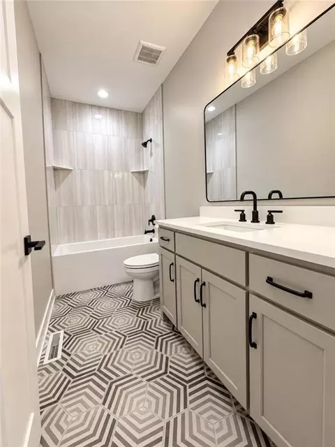 Bath - 12203 S Eagle Crest Dr, Lees Summit, MO 64086 photo 2 of 2