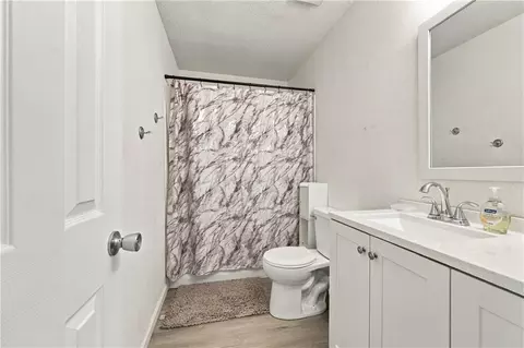 Bath - 6508 E 128th St, Grandview, MO 64030 photo 1 of 1