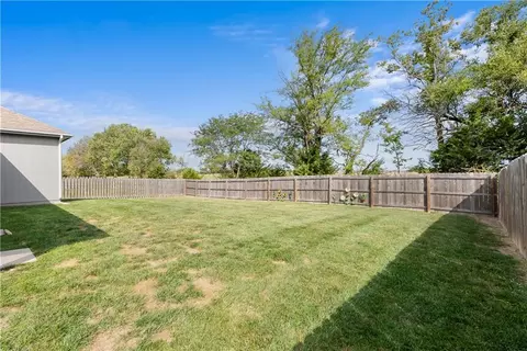 Exterior - 1406 SW 8th Ter, Oak Grove, MO 64075 photo 6 of 8