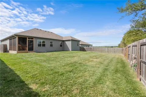 Exterior - 1406 SW 8th Ter, Oak Grove, MO 64075 photo 7 of 8