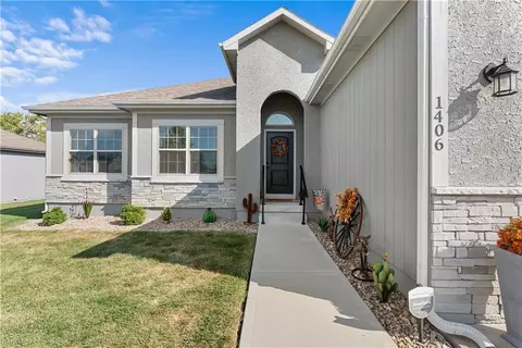 Exterior - 1406 SW 8th Ter, Oak Grove, MO 64075 photo 3 of 8