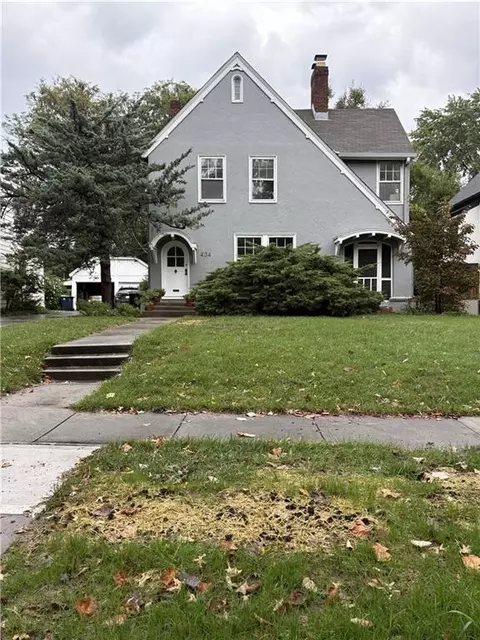 434 Greenway Ter, Kansas City, MO 64113