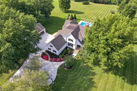 5700 W 183rd St, Stilwell, KS 66085