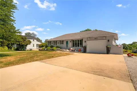 Exterior - 907 N 5th St, Drexel, MO 64742 photo 3 of 11