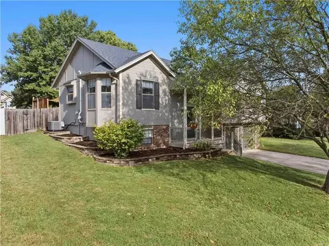 Exterior - 608 SE Pendleton Dr, Lees Summit, MO 64063 photo 6 of 6