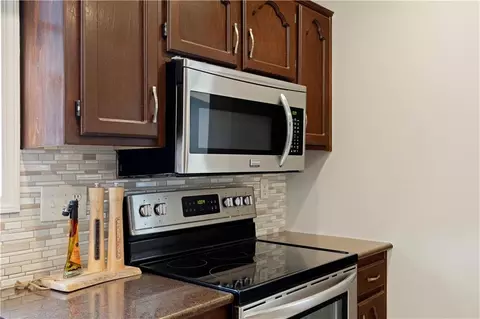 Kitchen - 608 SE Pendleton Dr, Lees Summit, MO 64063 photo 3 of 4
