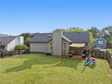 Exterior - 608 SE Pendleton Dr, Lees Summit, MO 64063 photo 4 of 6