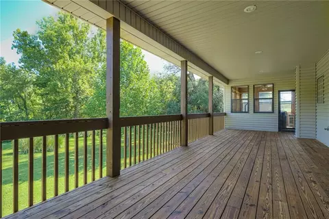 Exterior - 25205 E Blue Mills Rd, Independence, MO 64058 photo 7 of 15