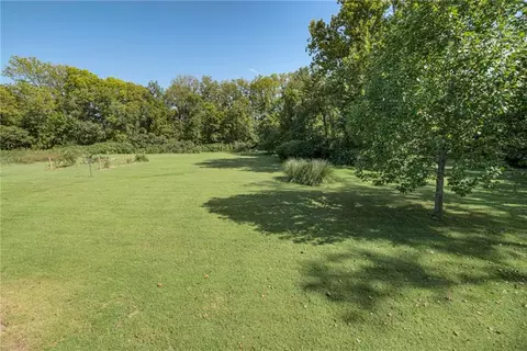 Exterior - 25205 E Blue Mills Rd, Independence, MO 64058 photo 10 of 15