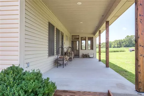 Exterior - 25205 E Blue Mills Rd, Independence, MO 64058 photo 4 of 15