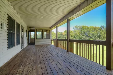 Exterior - 25205 E Blue Mills Rd, Independence, MO 64058 photo 8 of 15