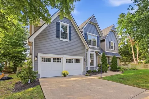 9511 129th St, Overland Park, KS 66213