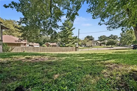 Exterior - 17009 E 3rd Ter, Independence, MO 64056 photo 5 of 6