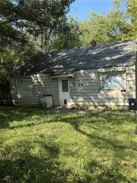 South Benton Avenue, Kansas City, MO 64130